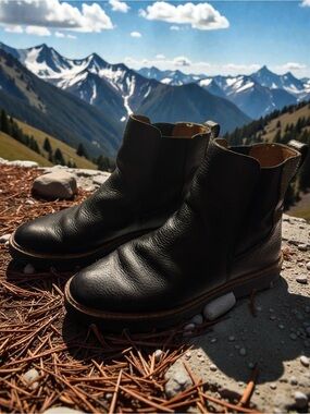 Madewell Black Leather Chukka Boots with Brown Welt
